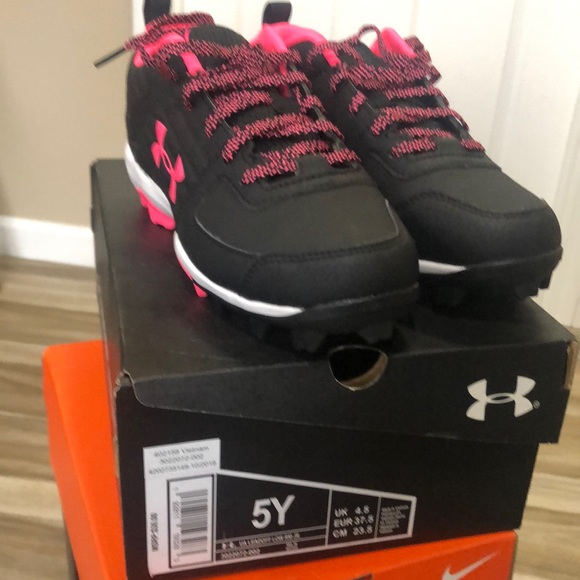 Under Armour Other - Brand New. Size 5Y. Under Armour Leadoff low